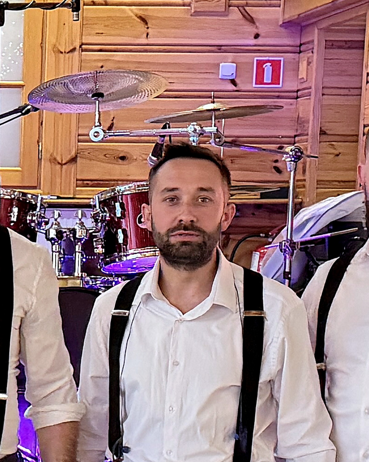 Damian — perkusja, konferansjer